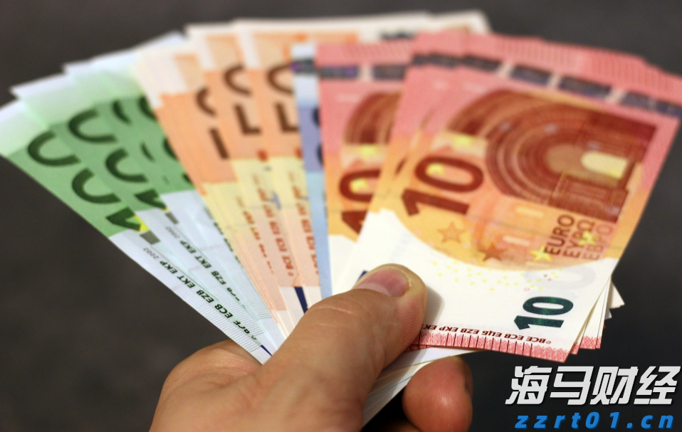 蒙圩镇：光伏板下鱼虾跃 立体发展产业兴